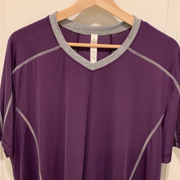 Lululemon mens v-neck tee - Picture 2 of 7